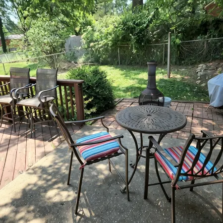 Full House Just Steps Away from Missouri River, Katy Trail, Shopping & More!