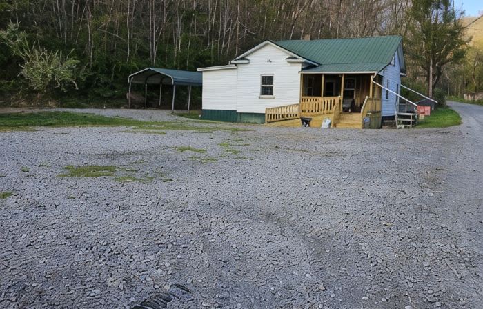 Spacious riding retreat 4 BR Outlaw House/ ATV Riding 10beds-Large Parking