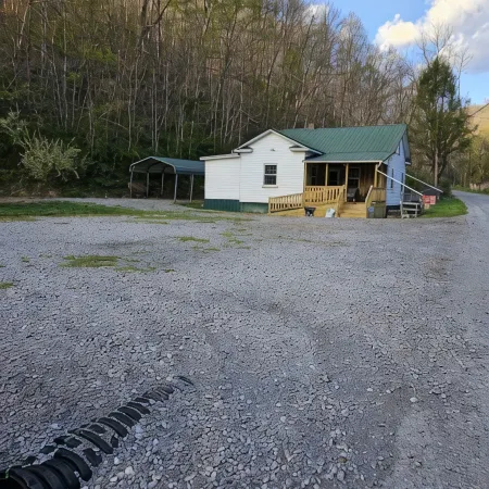 Spacious riding retreat 4 BR Outlaw House/ ATV Riding 10beds-Large Parking