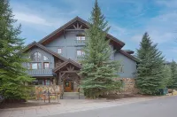 NEW Ski In/Out! Spacious, Hot Tub, Spruce Tree Lodge,  Arrowhead/Beaver Creek - 부티크