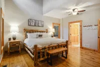 Close to Everything!~Game Room~Fire Pit & Hot Tub~Dogs OK! Lake Access & Dock! - 4-Star