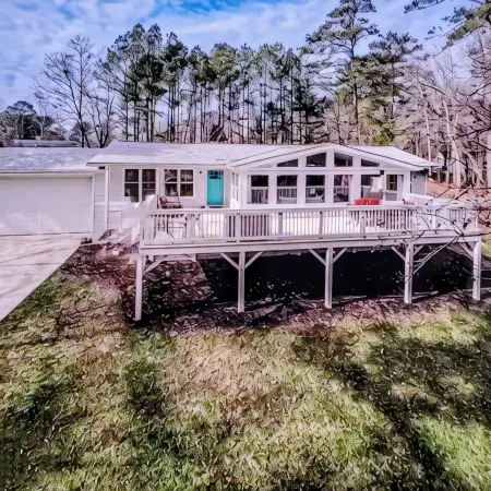 5 Min. to Lake Allatoona/15 Min. to DT W'Stock/Firepit/Sleeps 7/Huge Deck!