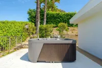 Spacious Studio City Home: Pool, Jacuzzi, Valley Views, Near Universal - Wifi