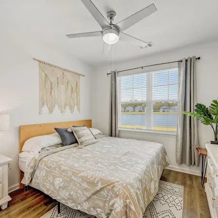 Boho Luxe Nr JAX INT. Airport & Shopping