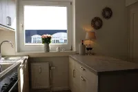 1A apartment, 2-4 people, very close to the beach, central, large garage, family friendly - بوتيك