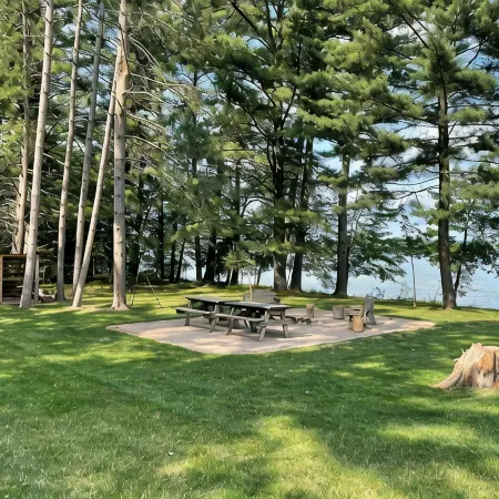 Crossroads Sandy Beach-Wooded Private with Pontoon Available "Pets Now allowed"