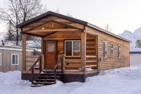 Kade's Cabin || 2 bed 1 bath urban cabin - 무료 와이파이