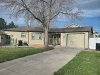 Cozy home short walk to Old Town Arvada, parks, dinning and shopping - 2성급