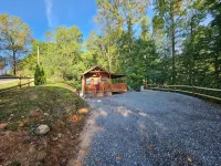 Tiny Hideaway Cabin mins. from Downtown Bryson City and Deep Creek National Park - Feriehus