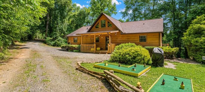 30%Off Mountain Cabin - 2 King Beds, Hot Tub, Game Room, Mini Golf, EV Charger Hotels in Cocke County