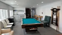 Waterfront home on Shasta Lake- Bar, Pool Table, Hot Tub, Boat Parking - 4-Star