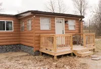 Colonels' Cabin at Ramp 11 Retreat by Concord Sun - Homestays