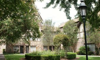 Anaheim Majestic Garden Hotel