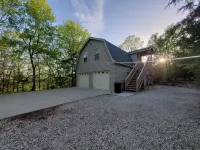 BREEZY & LUCKY'S: Lakeview Home & Cottage on 5 Acres! Close to Marina. - 3-Star