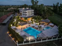 Amalias Hotel - Pools