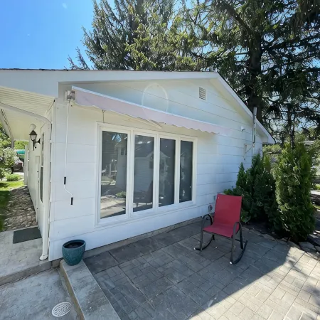 Cute Cottage - Center of the Door Peninsula - Pet Friendly!
