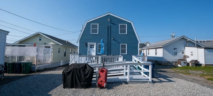 Premier, modern, fully renovated, Beach home...stroll to the beach in 3 minutes! Hotels in Hampton Beach