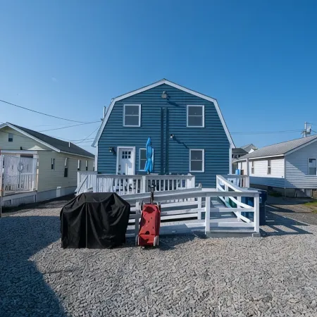 Premier, modern, fully renovated, Beach home...stroll to the beach in 3 minutes!