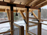MAD River Lodge - parking
