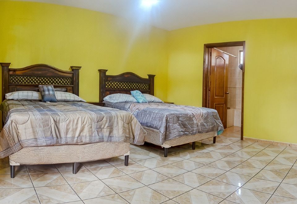 Beautiful Affordable House - 5 minutes from the airport and 12 minutes to Blue bay beach - Housity
