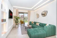 3 bedrooms, large pool, private garden - 2성급