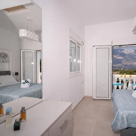 Luxury Villa with Guest House in tranquil setting with Private pool