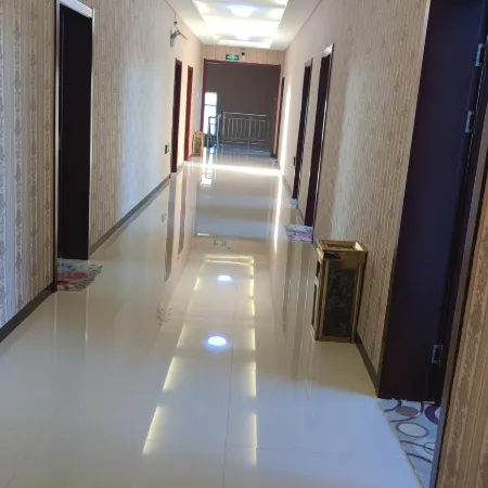 Warm Hotel