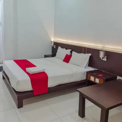 RedDoorz Plus @ Hotel Royal Palangka Raya Các khách sạn ở Jekan Raya