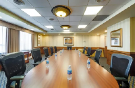 Monte Carlo Inn Airport Suites