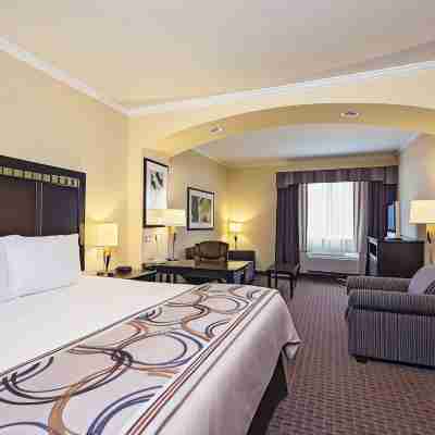 La Quinta Inn & Suites by Wyndham Cleburne Rooms