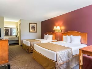 The Parkwood Inn & Suites