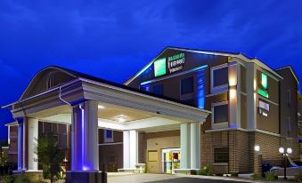 Holiday Inn Express & Suites George West