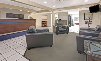 Days Inn and Suites by Wyndham Greeley