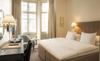 3. Hotel Di..
