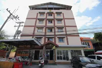 Baan Yuyuen Hotels near Pathumthani University
