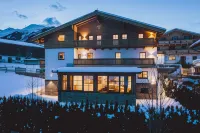 Serviced Luxury Chalet Evi, Ski-in Ski-out