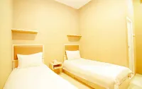 OYO 279 Deli Homestay Hotels in Kesawan
