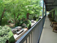 Four Seasons Inn Hotels in Haywood County