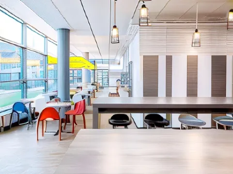 Ibis Budget Warszawa Centrum Отели рядом с достопримечательностью «Памятник русалке на реке Висла»