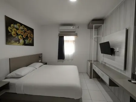 Hotel Syariah Selamat Sukabumi Отели рядом с достопримечательностью «POLTEKES YAPKESBI»