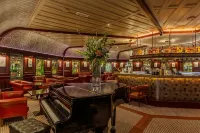 Harvey's Point - bar