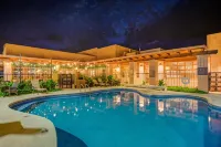 Clarion Inn - Pools