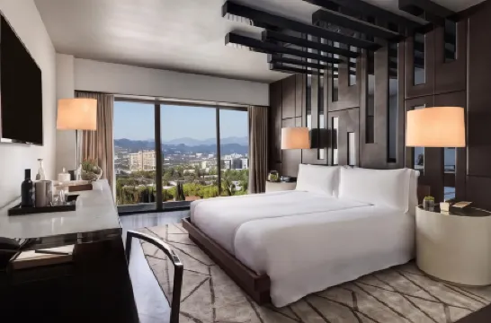 Sixty Beverly Hills Отели рядом с достопримечательностью «Родео Драйв»