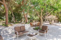 Villa for 12/14 people garden, pool, bbq, 100 meters from the sea, A / C, wi-fi Hotels in Donnalucata