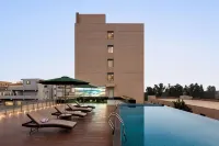 Ramada Encore By Wyndham Bhiwadi Phool Bagh Chowk - Pool