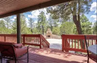 Wifi, Hot Tub, Zip Line, Fire Pit, Huge Patio, Deck, Balcony & Clubhouse Garage