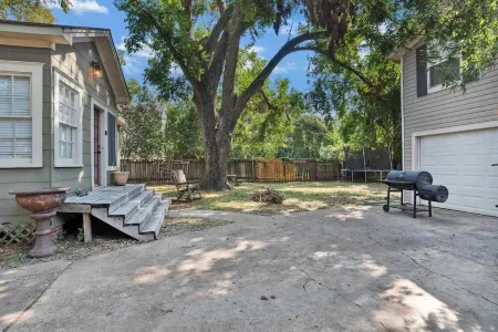 Broadmoor 3 Bed Pet Friendly Fenced Backyard Отели рядом с достопримечательностью «R. W. Norton Art Gallery»