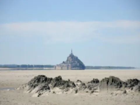 Charming Renovated Barn on the Outskirts of Sainte-Mère-Église 聖梅爾埃格利斯酒店