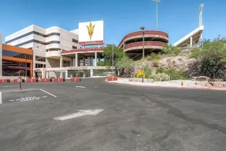 Modern, chic condo in the heart of Tempe/ASU Отели рядом с достопримечательностью «ASU Art Museum»