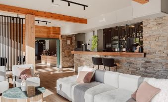 Alpeen Hotel